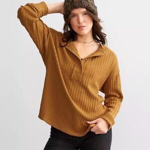 BKE Buckle Textured Knit Henley Top Size M